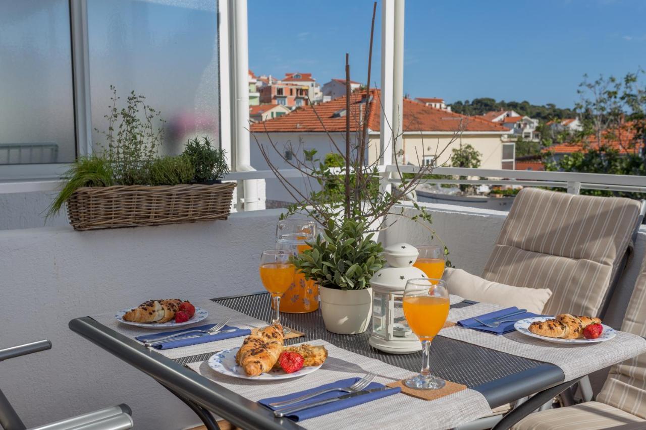 So Hvar So Good! Spacious With Terrace Apartamento Hvar Town Exterior foto